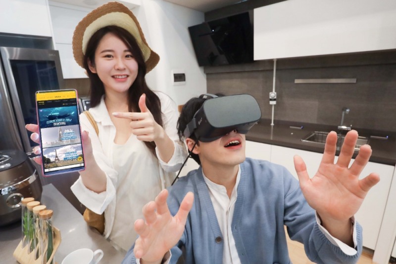 지난해 코로나19로 해외여행이 제한되면서, VR 여행 콘텐츠 사용량이 대폭 늘었다. 사진=LG유플러스