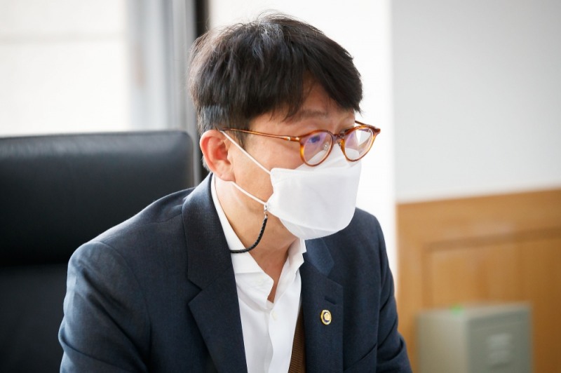 도규상 금융위 부위원장이 3일 서울 종로구 정부서울청사에서 기업금융 현황 및 리크스 요인 점검회의를 비대면 화상회의로 진행하고 있다./사진=금융위원회(2021.3.3)