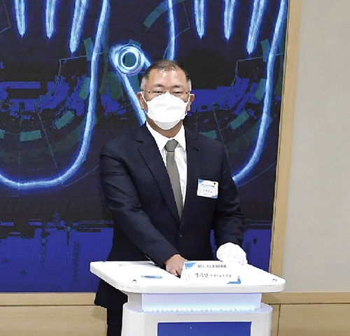 ▲ 정의선 현대차그룹 회장이 2일 SK인천석유화학에서 열린 제3차 수소경제위원회에 참석했다.