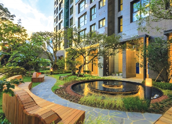 ▲ 래미안 리더스원 필로티가든. 사진 = 삼성물산