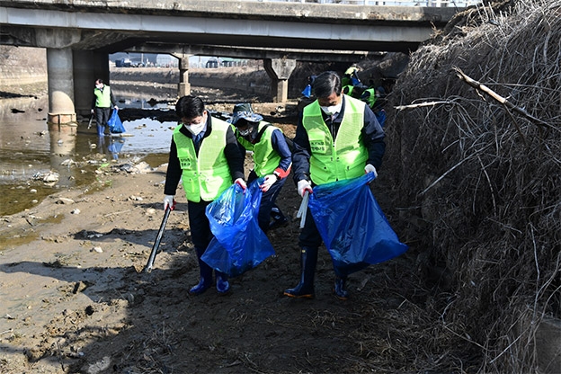 경기농협, 미세먼지 저감 위한 영농 폐자재 수거 캠페인