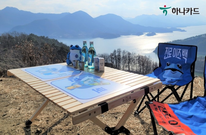 하나카드가 지난 2일 하이트진로의 ‘진로 두꺼비’와 콜라보한 ‘진로두꺼비 애니플러스카드’를 재출시했다. /사진=하나카드