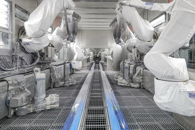 창원 도장공장 상도 자동 도색 공정 라인. 사진=한국GM.