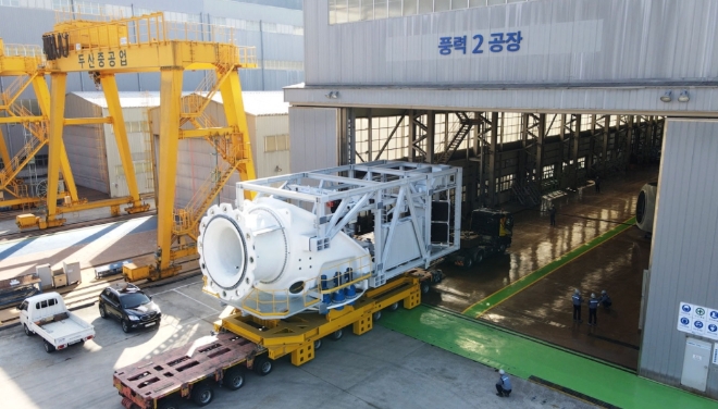 두산중공업은 해상풍력 수주물량 증가와 5.5MW급 대형 풍력발전기 생산에 대비해 최근 창원 본사에 풍력2공장을 준공했다. 사진=두산중공업.