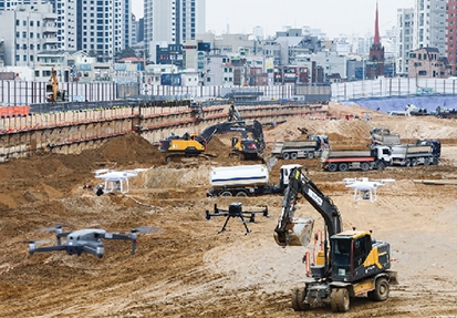 ▲ DL이앤씨 드론을 활용한 스마트컨스트럭션 예시.