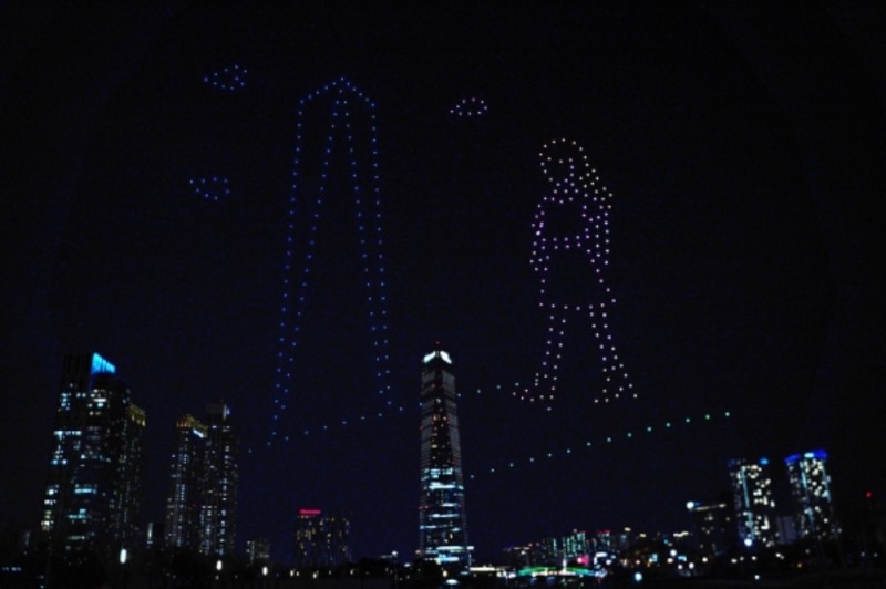 포스코건설이 진행한 드론쇼 모습. / 사진제공 = 포스코건설