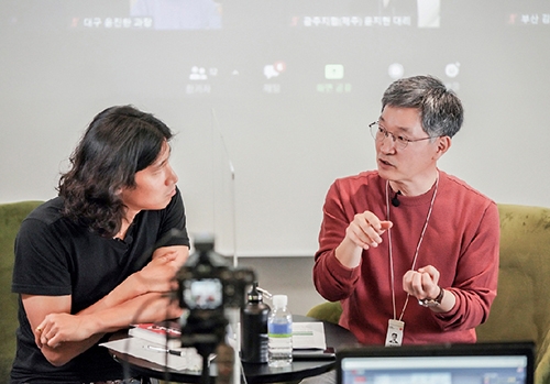 ▲ 최원석 BC카드 사장(오른쪽)이 지난달 SNS를 통해 임직원들과 토크 콘서트를 가졌다. 사진 = BC카드