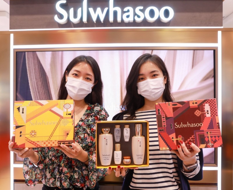 롯데백화점이 코스메틱 페어를 개최한다고 26일 밝혔다.