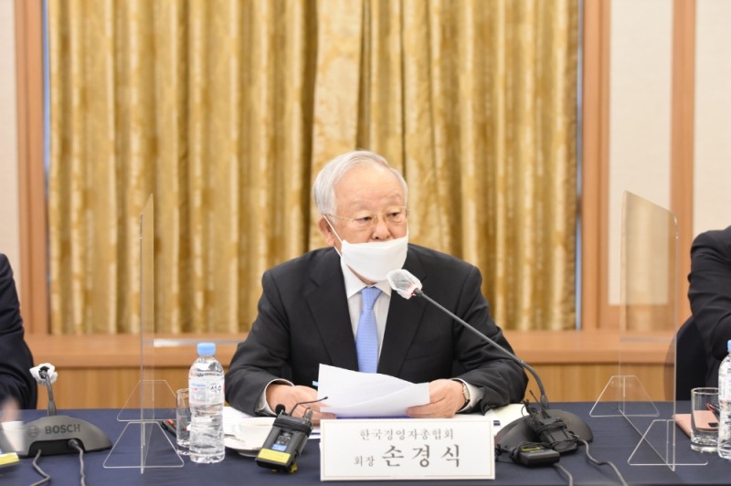 손경식 경총 회장이 '제1차 ESG 경영위원회'에서 인사말을 전하고 있다. 사진=경총