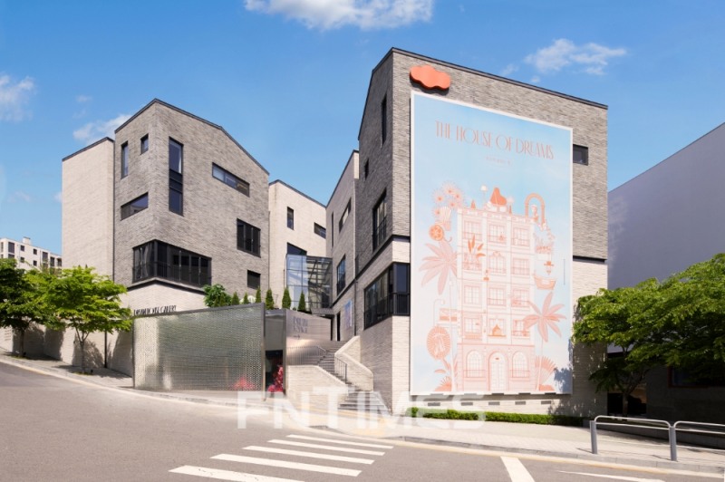 e편한세상 '드림하우스 갤러리' 외관 / 사진제공=DL이앤씨