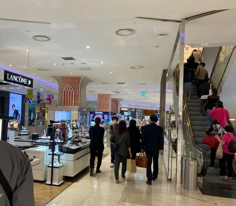 27일 서울에 위치한 백화점 내부 전경. / 사진제공 = 본사 취재