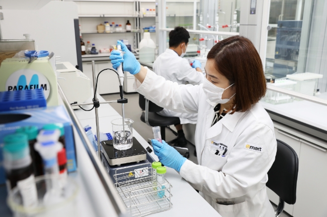 이마트가 자사 상품안전센터가 한국인정기구로부터 국제공인시험기관 인정을 받았다고 4일 밝혔다./사진제공=이마트