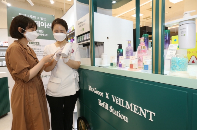 LG생활건강이 '빌려 쓰는 지구 리필 스테이션' 캠페인을 실시한다고 14일 밝혔다./사진제공=LG생활건강