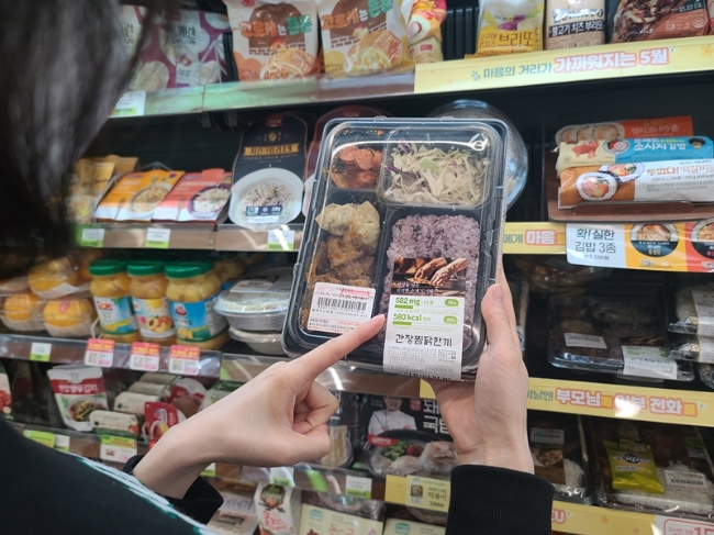 CU가 열량과 나트륨을 확대 표기하는 '영양전면표시제'를 시행한다고 20일 밝혔다./사진제공=BGF리테일