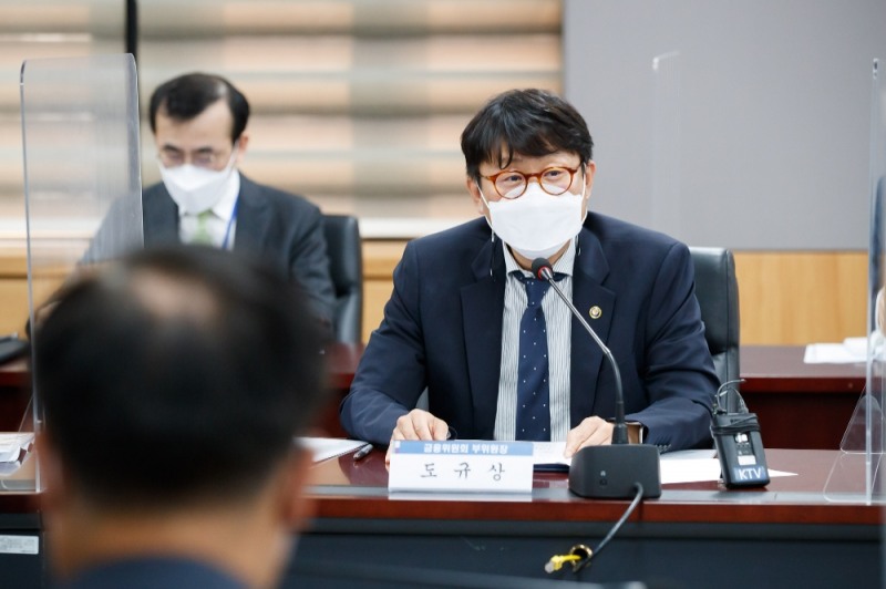 도규상 금융위원회 부위원장이 24일 정부서울청사에서 열린 TCFD 지지선언 및 제1차 그린금융 협의회에서 모두발언을 하고 있다./사진=금융위원회