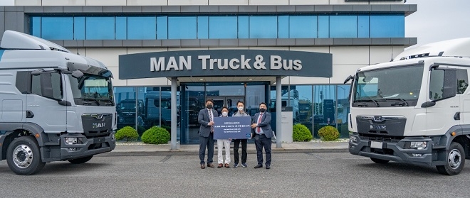 만트럭버스코리아, 식품운반업자에 '뉴 만 TGM·TGL' 1호차 전달