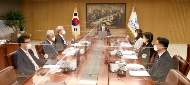 이주열 한국은행 총재가 27일 오전 서울 중구 한국은행에서 열린 금융통화위원회 본회의에서 회의를 주재하고 있다. / 사진제공= 한국은행(2021.05.27)