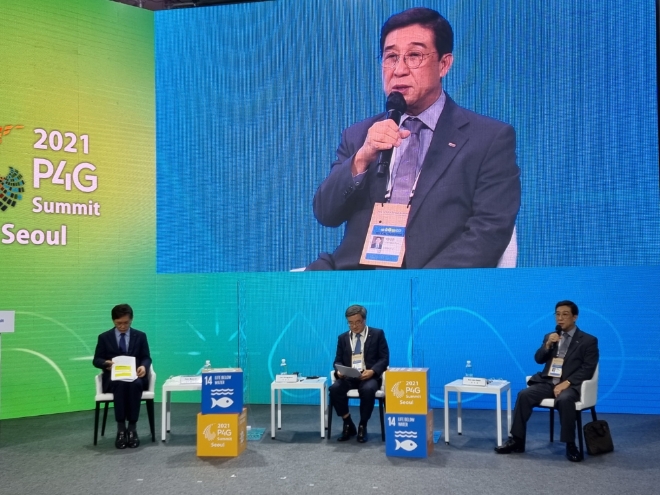 배재훈 HMM 사장이 ‘2050 탄소중립’ 전략을 발표했다. 사진=HMM.