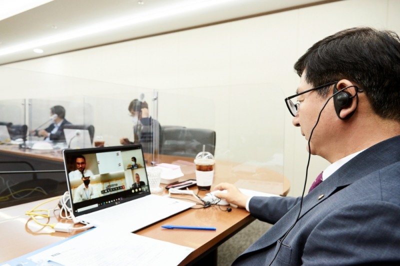 지난 6월 3일 황국현 새마을금고중앙회 지도이사가 유럽협동조합은행협회 합동 전략회의(화상회의)에 참여하고 있다. /사진=새마을금고중앙회