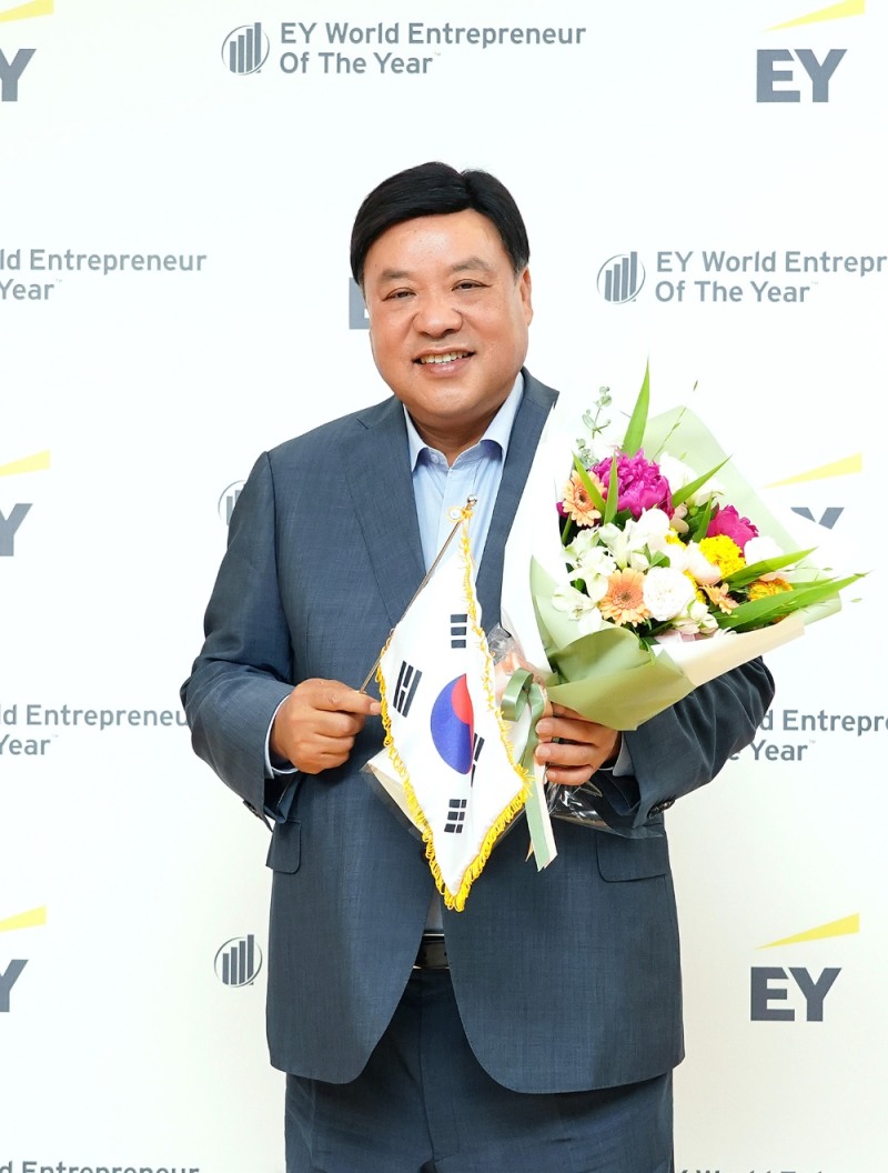 서정진 셀트리온 명예회장이 한국인 최초로 'EY 세계 최우수 기업가상'을 수상했다. 사진=셀트리온
