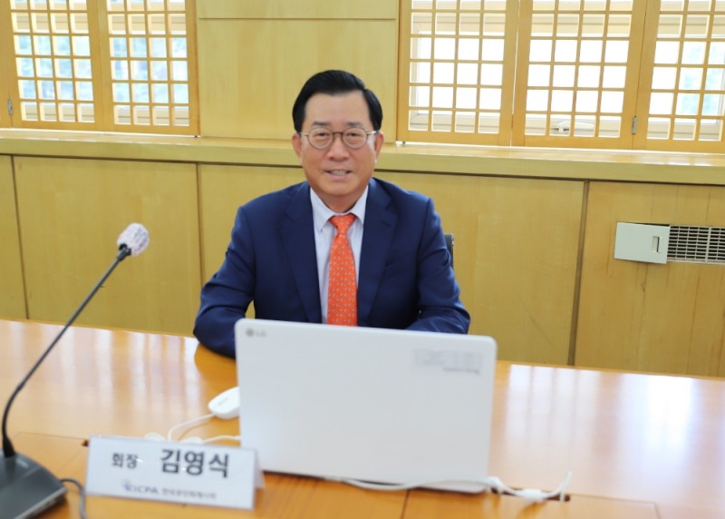 김영식 한국공인회계사회 회장이 16일 취임 1주년 온라인 기자간담회에서 인사말씀을 하고 있다. / 사진제공= 한국공인회계사회(2021.06.16)