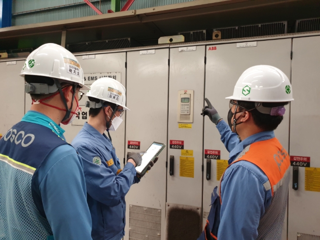 포스코는 제철소 현장 제어장치 복구에 최적의 솔루션을 제공하는 스마트 검색 시스템‘POINT’를 오픈했다. 사진=포스코.