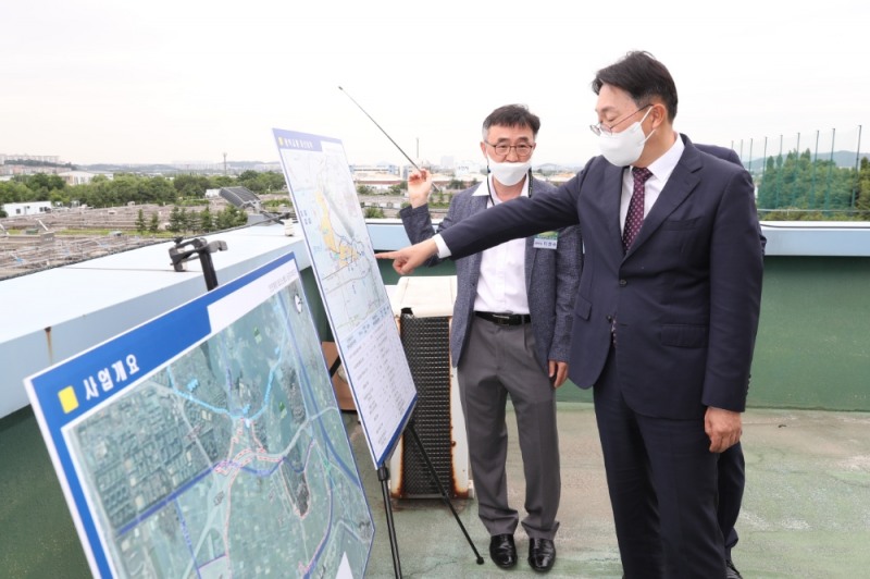 김현준 LH 사장이 인천계양 현장을 점검하고 있다. / 사진=LH
