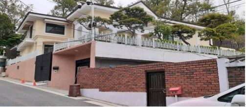 공매 진행중인 박 전 대통령 자택 전경 / 사진=지지옥션