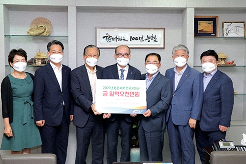 ▲ 오른쪽부터 서울영동농협 민경욱 상임이사, 농협 서울지역본부 이대엽 본부장, 서울영동농협 이종호 조합장, 농협중앙회 유찬형 부회장.