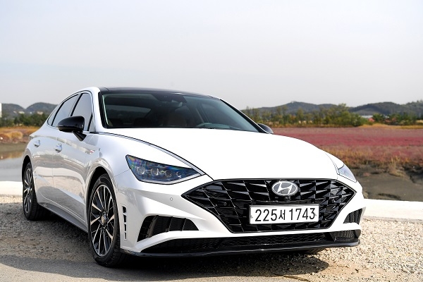 현대차 쏘나타.