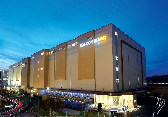 ▲ 이마트의 온라인 물류센터 네오 전경. 사진제공 = 이마트