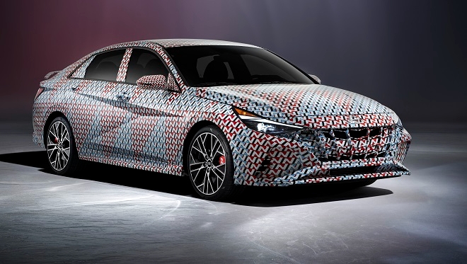 위장스티커를 부착한 아반떼N.