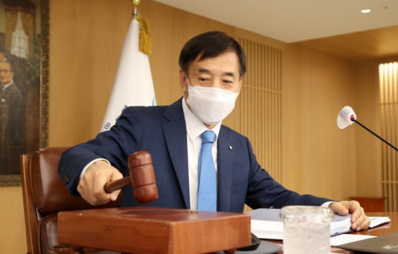 이주열, "금리 인상이라는게 한두번으로 끝나는게 아냐"...금융 불균형 해소에 역점 (종합)