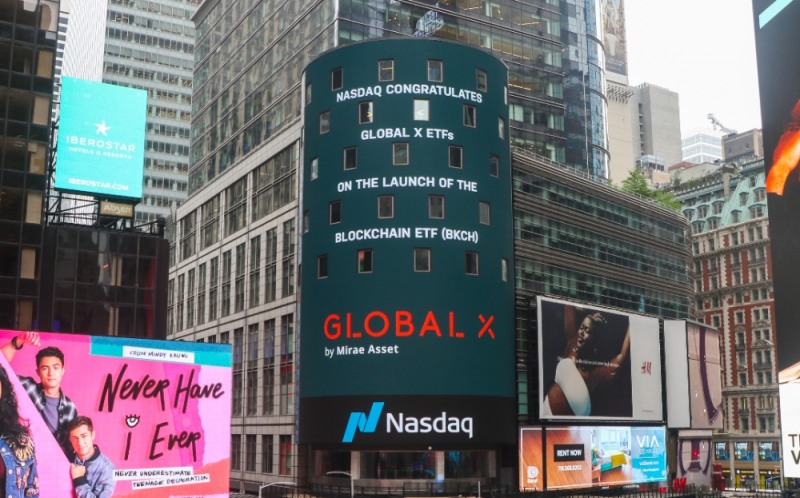 미국 뉴욕 타임스퀘어 나스닥 마켓사이트에 표시된 Global X ETF 상장 축하 메시지 / 사진제공= 미래에셋자산운용
