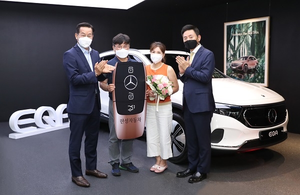 한성차, 벤츠 EQA 1호차 출고