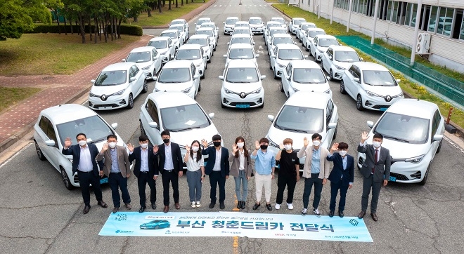 르노삼성, 부산청년 35명에 전기차 조에 전달