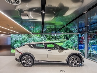 인터랙티브 그라운드에 전시된 EV6.