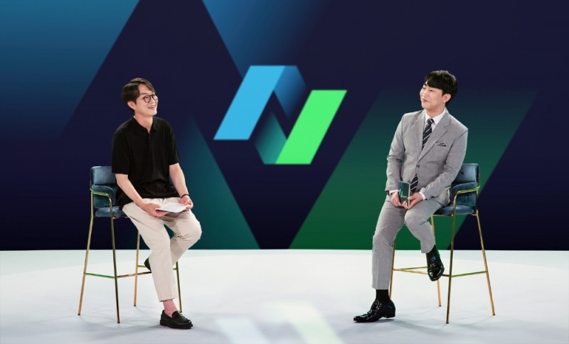 이정헌 넥슨코리아 대표(좌)와 성승헌 캐스터(우). 사진=넥슨