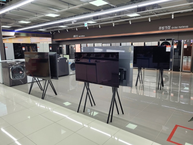 롯데하이마트 서청주 롯데마트점 TV 진열상품 모습. / 사진제공 = 롯데하이마트