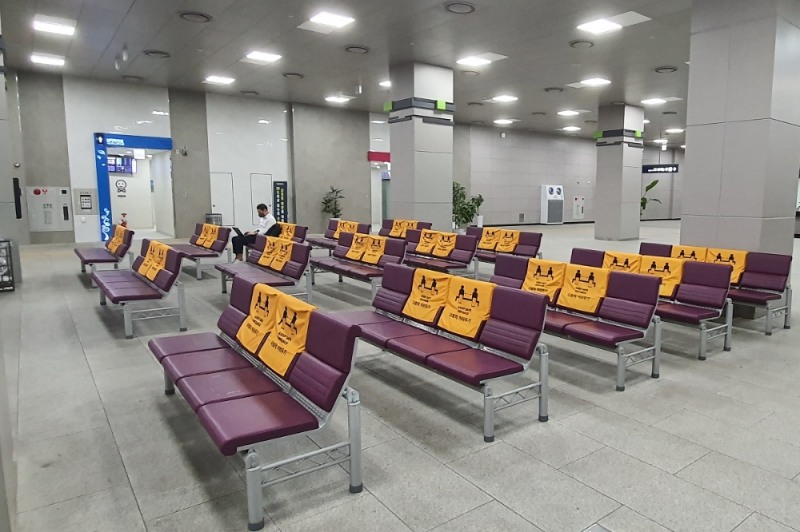 위드코로나에 맞춰 환경개선에 나선 동탄역 SRT 역사 내부 / 사진제공=SR