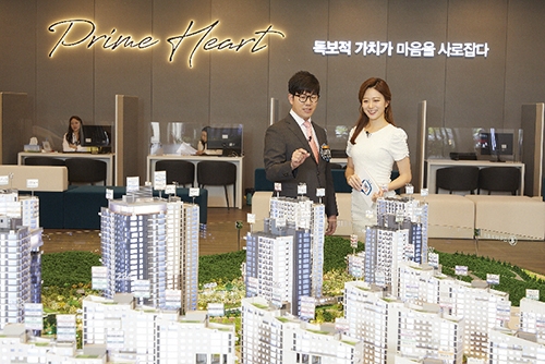 ▲ GS건설이 ‘세종자이 더 시티’ 견본주택에서 국내 최초로 자이TV를 통해 라이브커머스 방송을 진행했다. 사진 = GS건설