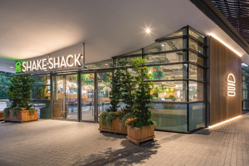SPC그룹의 '쉐이크쉑'이 싱가포르 7호점 '가든스바이더베이'점을 열었다./사진제공=SPC그룹