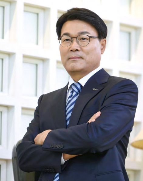 •1983년포항종합제철 입사•2006년 포스코 재무실장•2008년 포스코건설 경영전략실장, 상무•2010년 포스코 정도경영실장, 상무•2012년 포스코 정도경영실장, 전무•2014년 대우인터내셔널(현 포스코대우) 기획재무본부장, 부사장•2015년 포스코 가치경영실장, 부사장•2016년 포스코 CFO, 부사장•2017년 포스코 CFO, 대표이사 사장•2018년~현)포스코 대표이사 회장