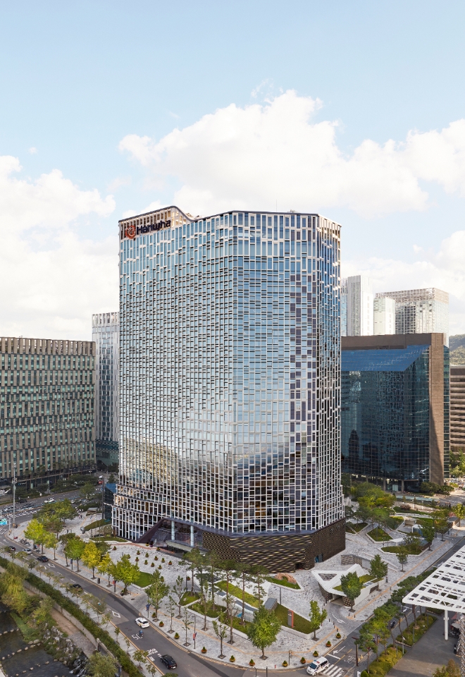 한화그룹의 주요 제조/화학 및 서비스 계열사들은 추석 명절을 앞두고 약1,500여개의 협력사 대금 850억원 가량을 현금으로 조기 지급한다. 사진=한화그룹.