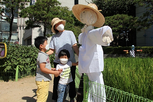 농협중앙회, 농업박물관 야외체험농장 허수아비 세우기 행사