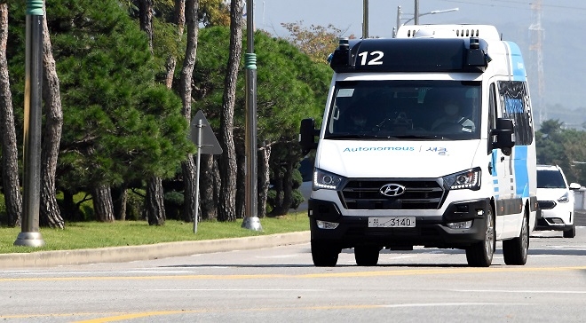 현대차·기아 남양연구소 내부에서 시범 운영중인 로보셔틀의 모습. 제공=현대차.