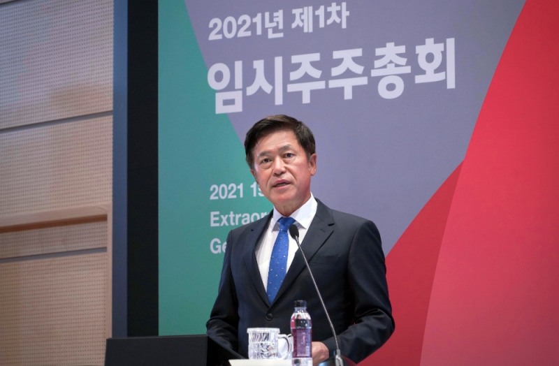 박정호 SK텔레콤 대표가 12일 열린 임시주주총회에 참석했다. 사진=SK텔레콤