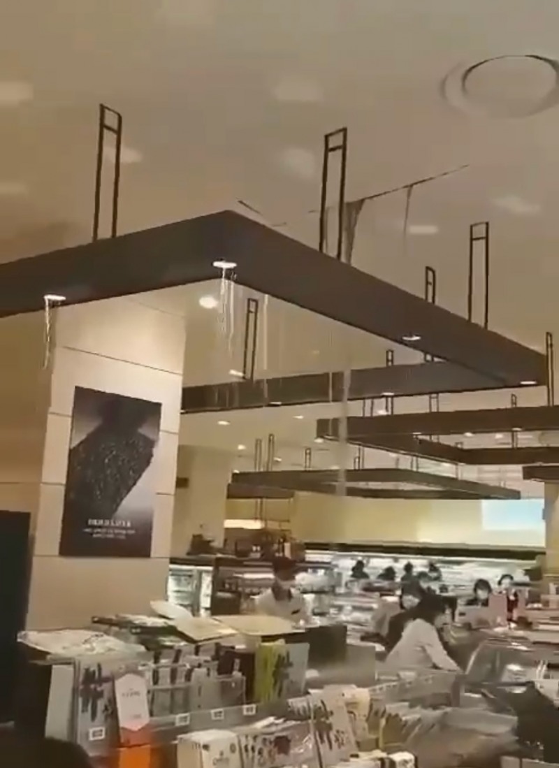 신세계강남점 누수 현장 모습. / 사진제공 = 한국금융신문