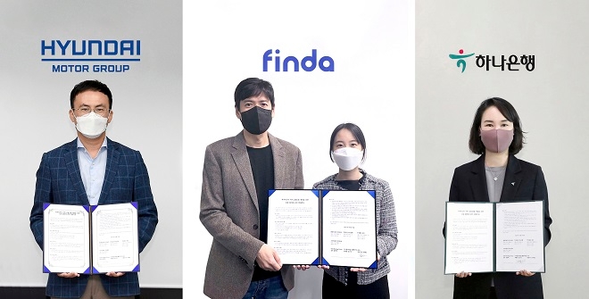 (왼쪽부터) 현대차·기아 TaaS본부 정헌택 상무, 핀다 박홍민·이혜민 공동대표, 하나은행 디지털리테일그룹 김소정 부행장. 제공=현대차그룹.