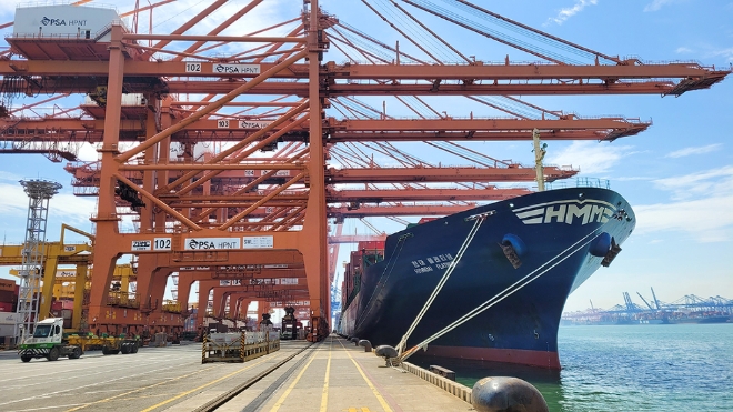 HMM은 신규 네트워크 확장을 위해 극동~남미 동안을 연결하는 컨테이너 정기선 서비스를 신규 개설한다. 사진=HMM.